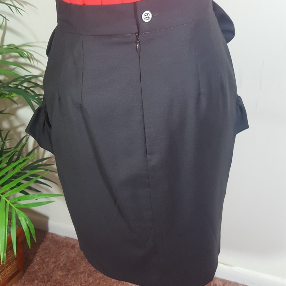 Paul and Joe Black Skirt ruffled pockets. Size S - Picture 5 of 8